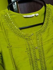Avaasa Vibrant Kurta Set with Blue Bottoms