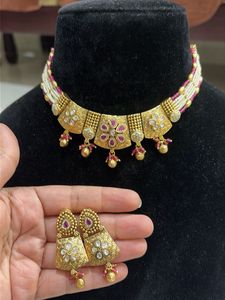 Exquisite Gold Choker Necklace &amp; Earrings Set