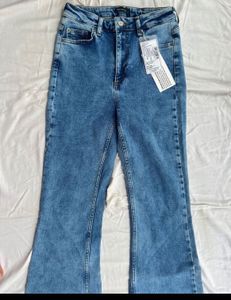 INTERNATIONAL BRAND NEW WITH TAG High Waist Jeans