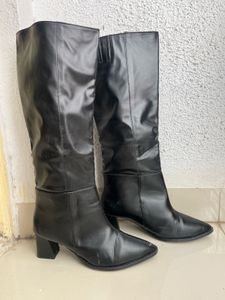 Chic Black Knee-High Boots