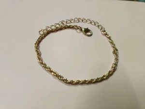 Elegant Gold Figaro Chain Bracelet
