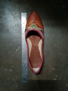 Ethnic Tan Juttis