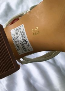 N10. CREME SEXY BLOCK HEELS