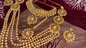 Stunning Pearl &amp; Gold Bridal Jewellery Set