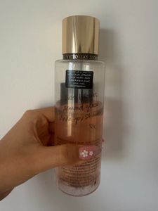Victoria's Secret Velvet Petals Shimmer Mist