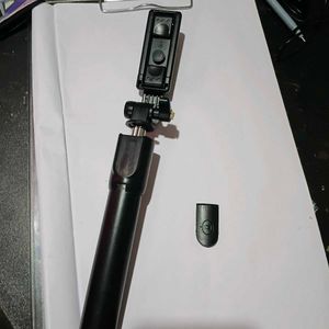 Extendable dual wireless tripod and handheld.