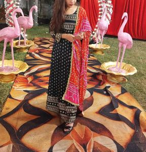 Elegant Black Kurta Set with pink Dupatta