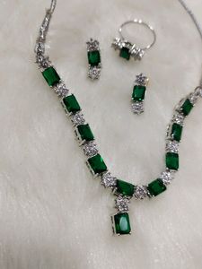 Emerald Necklace Set