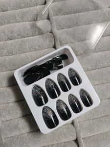 Press-On Nails for a Glam Look