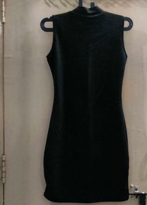 Sleek Black Zipper Dress