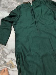 Elegant Emerald Kurta with Gold Embellishments