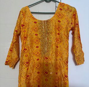 Mustard Yellow Bandhani Print Kurta + Shawl | Size