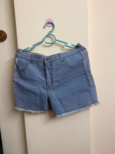 Light Wash Denim Frayed Hem Shorts
