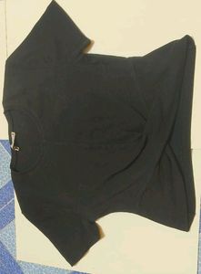 Good Condition ZARA Top. Black Crop