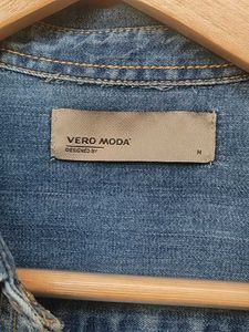 Vero Moda Washed Shirt with Frayed Hemline Medium