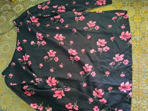 Chic Floral Print Black Top