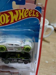 Red porche , gt runner, cyber truck green fellow