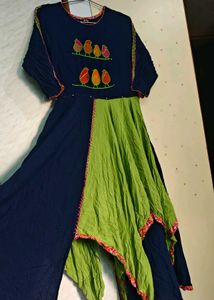 Designed frilled Bird Embroidered Kurta 💙💚