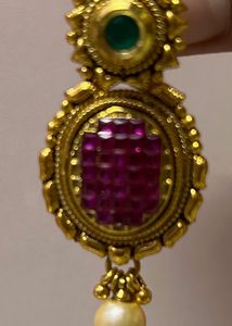 Elegant Pearl and Gold Necklace Set