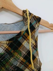 Plaid Sleeveless Hooded Top