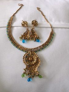 Exquisite Ethnic Kundan Jewellery Set