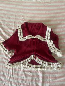 Chic Red Cropped Knit Top