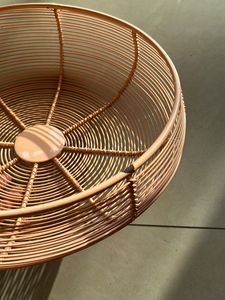MARKET 99 VON CASA Metal Wire Iron Geometric Pattern Countertop Fruit Basket Holder (Peach)