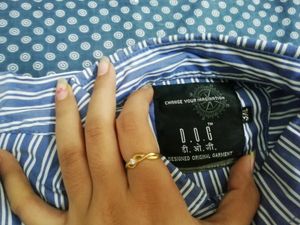 LIGHT BLUE AND WHITE LINING SHIRT 👚