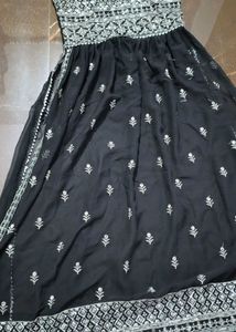 Nayra Cut With Pant