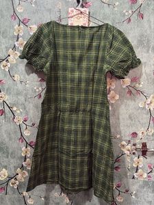 Chic Green Plaid Button-Up Dress