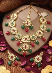 Stunning Kundan Necklace & Earring Set
