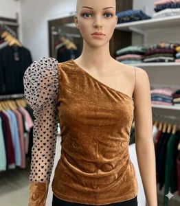 One-Shoulder Velvet Top with Heart Print Sleeve
