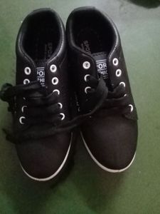 Black Lace-Up Casual Sneakers