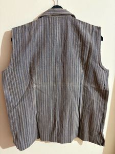 women's sleeveless jacket