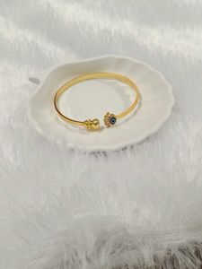Elegant Gold-Tone Bangle Bracelet