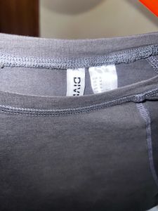 Chic Grey Cropped T-Shirt
