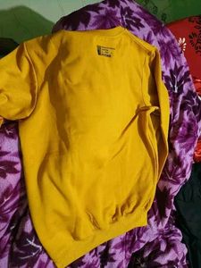 Men's Yellow Graphic Sweatshirt size- XL