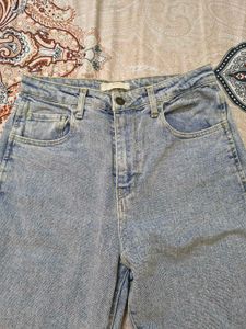 Light Wash High-Waisted Jeans