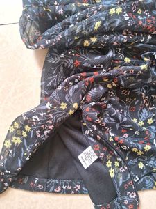 Chic Black Floral Print V-Neck Top