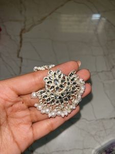 Elegant Kundan Maangtika