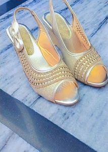 Lady Sandal Heel Colour (Goldan)  This Is Tiet For Me   Use Only One Time