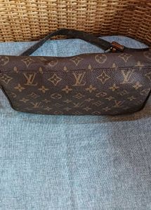 LV sling bag in mint condition, without code.