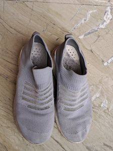 COMFORTABLE GREY SPORTS SHOES FOR DAILY WEAR