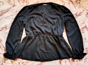 Cniched Waist Black Top