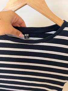 Chic Striped Cropped Tee