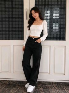 Chic Black Ripped Jeans