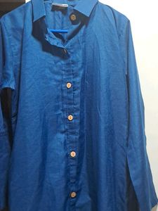 Cotton Kurti With Collor And Wood Buttons.