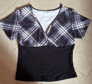 Savana Chic Contrast V-Neck Top