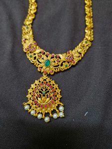 Exquisite Gold Necklace and Earring Set