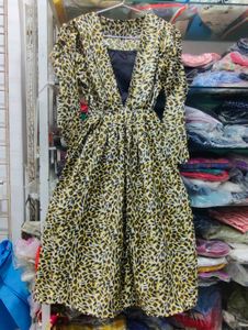 Chic Leopard Print Midi Dress